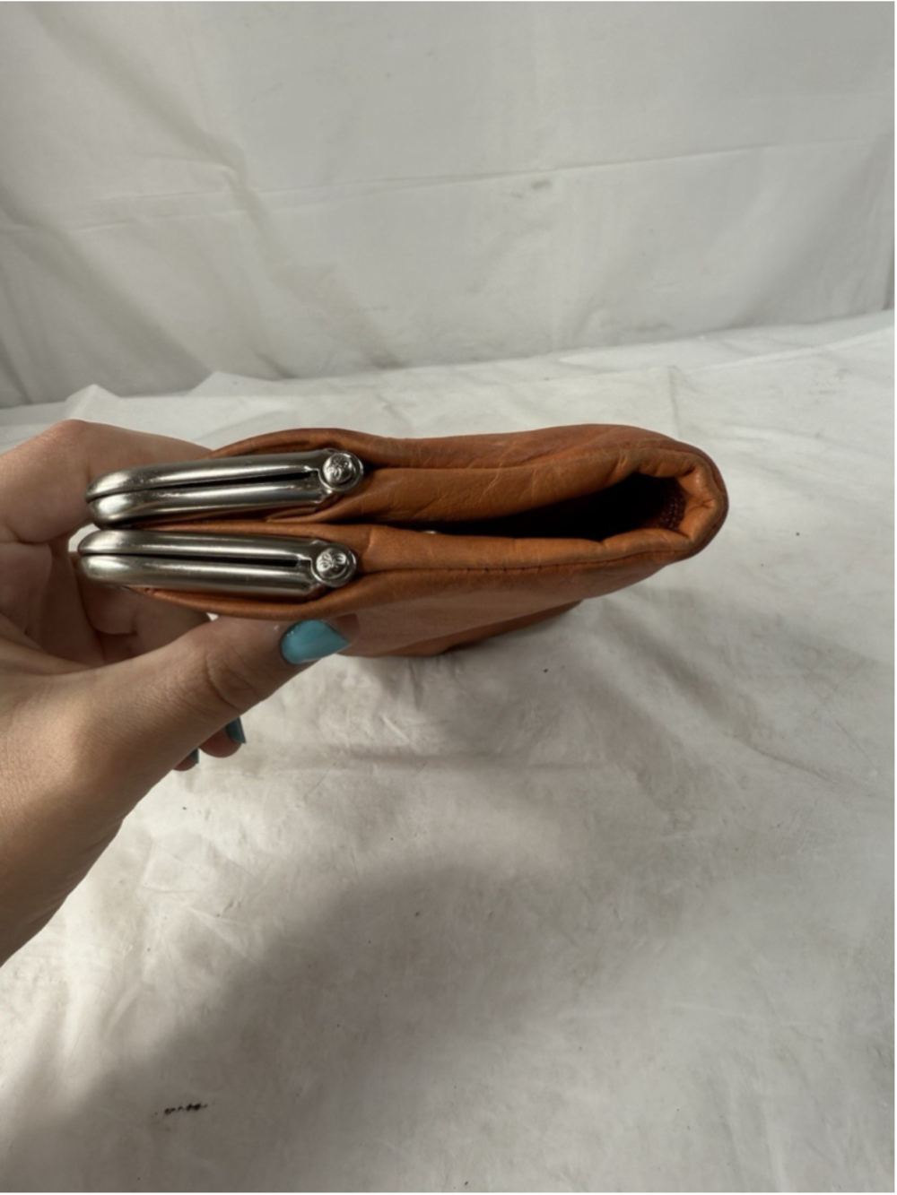 HOBO The Original Lauren Orange Clutch Wallet - Picture 11 of 15
